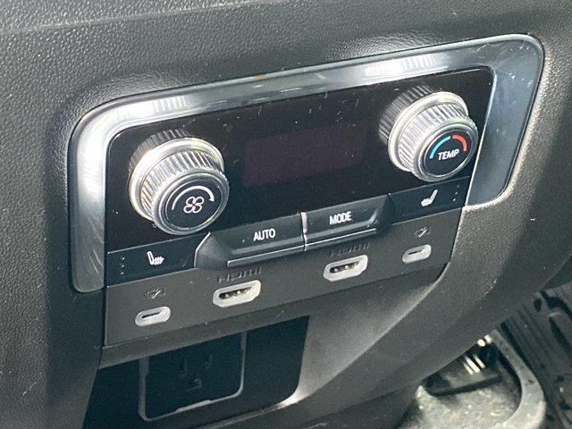Used 2024 GMC Yukon Denali w/ Advanced Technology Package AWD/4WD image 12