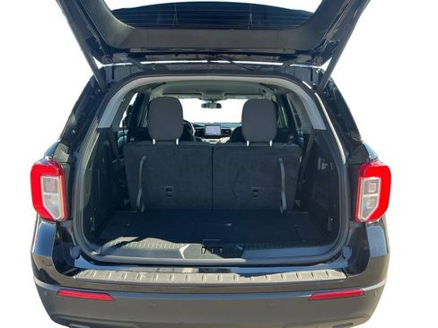 Used 2022 Ford Explorer XLT image 24