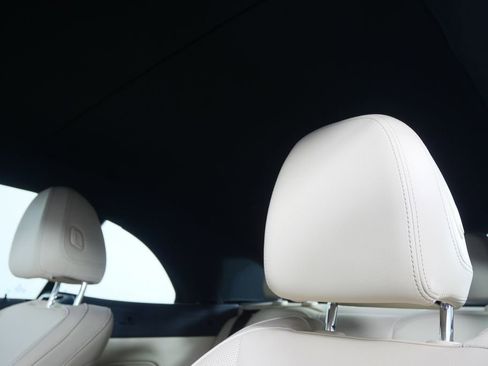 Certified 2024 BMW 430i Convertible w/ Convenience Package image 11