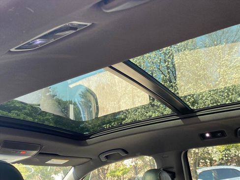 Used 2022 Volkswagen Atlas Cross Sport SE w/ Panoramic Sunroof Package image 20