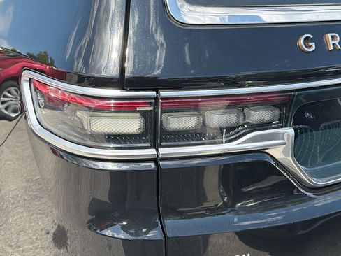 Used 2022 Jeep Grand Wagoneer Series III image 10