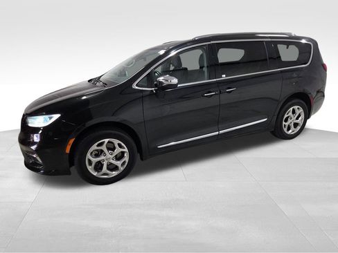 Used 2021 Chrysler Pacifica Limited AWD/4WD image 27