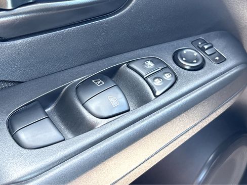 Used 2023 Nissan Kicks S FWD image 19