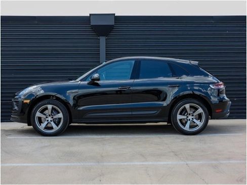 Certified 2025 Porsche Macan image 2