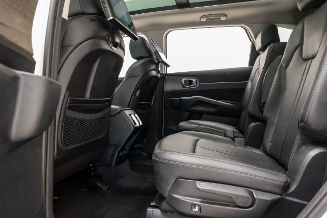 Used 2023 Kia Sorento EX w/ Panoramic Sunroof Package FWD image 24