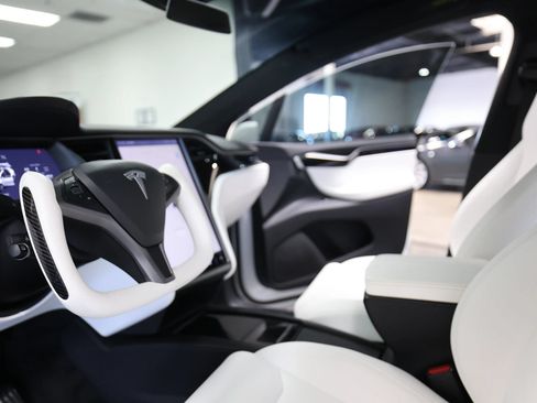 Used 2020 Tesla Model X Long Range AWD/4WD image 32