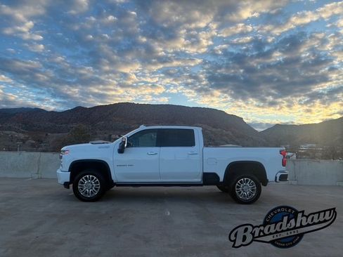 Used 2022 Chevrolet Silverado 2500 High Country image 4