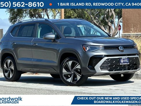 Certified 2026 Volkswagen Taos SE w/ Panoramic Sunroof Package AWD/4WD image 1