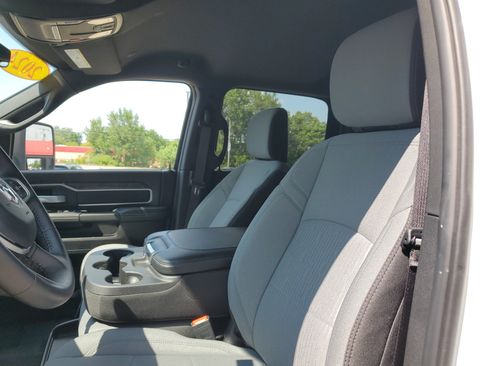 Used 2024 RAM 2500 Big Horn w/ Towing Technology Group AWD/4WD image 8