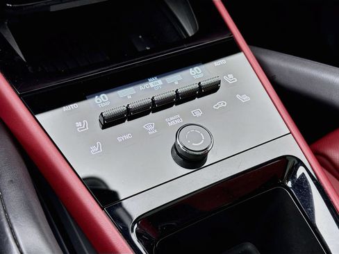 Certified 2024 Porsche Cayenne Coupe AWD/4WD image 22