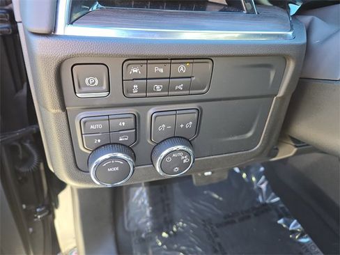 Used 2025 Chevrolet Tahoe LT image 19