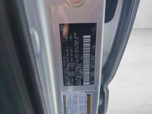 Used 2025 Toyota 4Runner SR5 AWD/4WD image 30