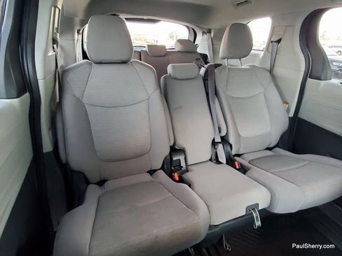 Used 2024 Toyota Sienna LE FWD image 4