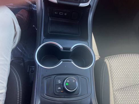 Used 2024 GMC Terrain SLE image 17