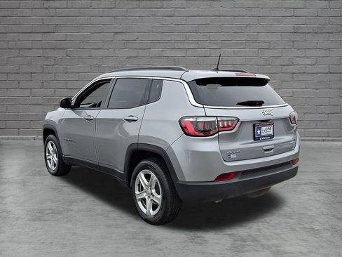 Used 2023 Jeep Compass Latitude w/ Convenience Group AWD/4WD image 8
