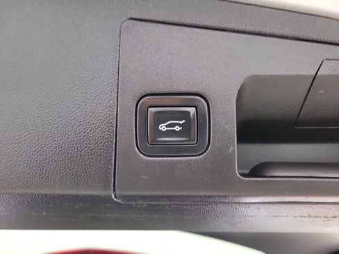 Used 2019 Cadillac XT5 Luxury w/ LPO, Radiant Package image 10