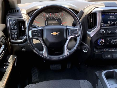 Used 2022 Chevrolet Silverado 1500 LT AWD/4WD image 6