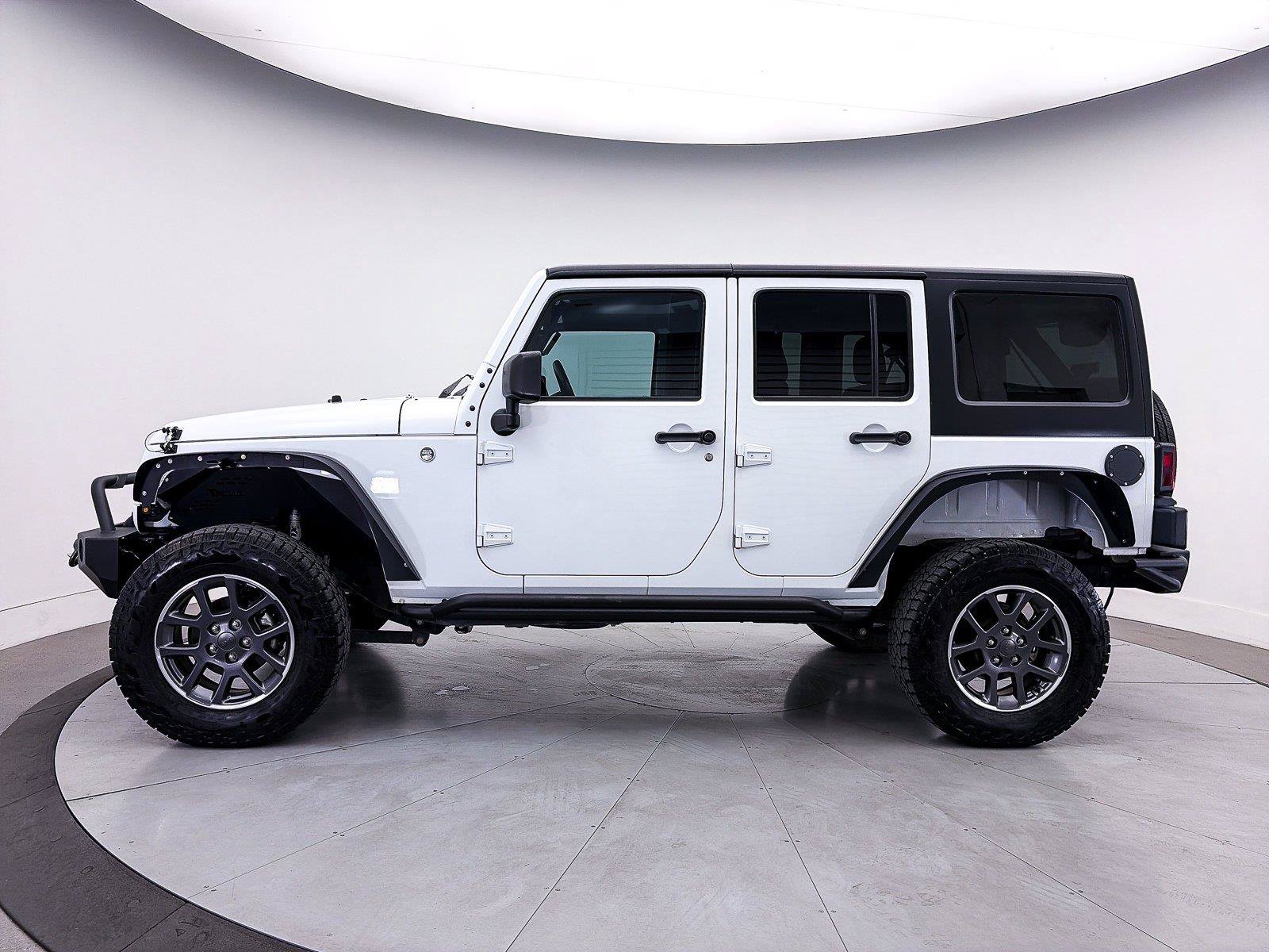 Used 2016 Jeep Wrangler Unlimited Sahara w/ Connectivity Group AWD/4WD image 30