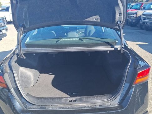 Used 2024 Nissan Altima 2.5 SV image 6