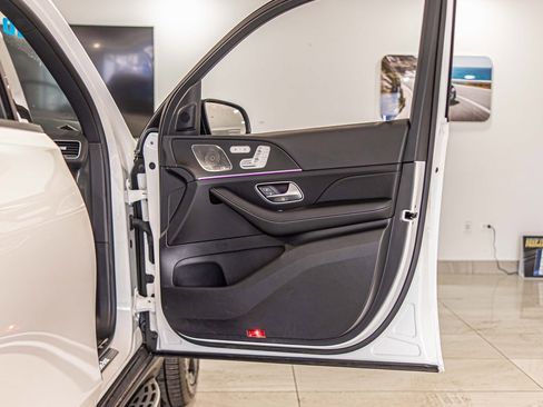 Used 2025 Mercedes-Benz GLS 450 4MATIC image 45