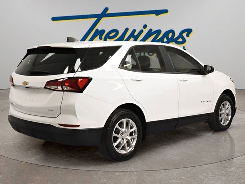 Used 2022 Chevrolet Equinox LS AWD/4WD image 2
