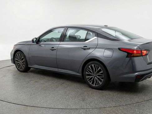 Used 2025 Nissan Altima 2.5 SV image 6