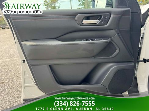Used 2025 Nissan Armada PRO-4X w/ Pro-4X Premium Package AWD/4WD image 30