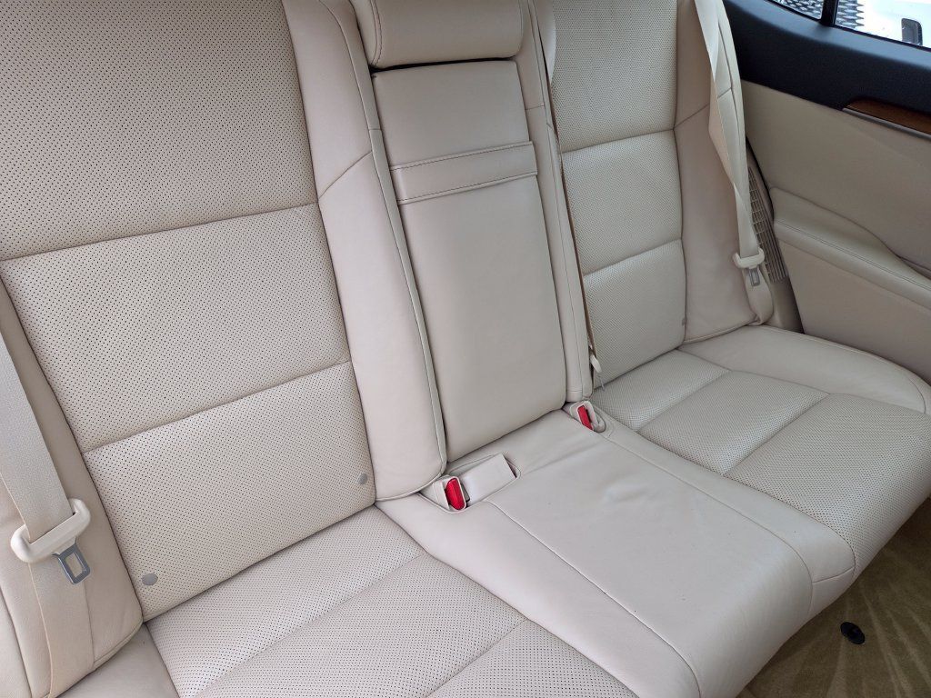 Used 2013 Lexus ES 300h w/ Luxury Pkg FWD image 32