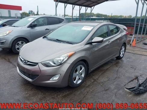 Used 2013 Hyundai Elantra GLS w/ Preferred Pkg image 2