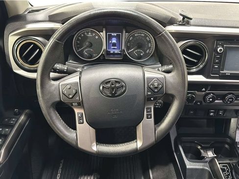 Used 2019 Toyota Tacoma SR5 AWD/4WD image 16