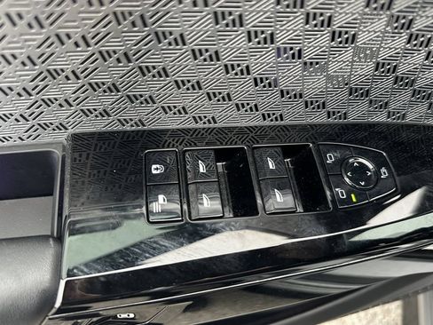 Used 2023 BMW i7 xDrive60 AWD/4WD image 11