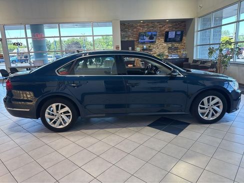 Used 2018 Volkswagen Passat 2.0T SE FWD image 14