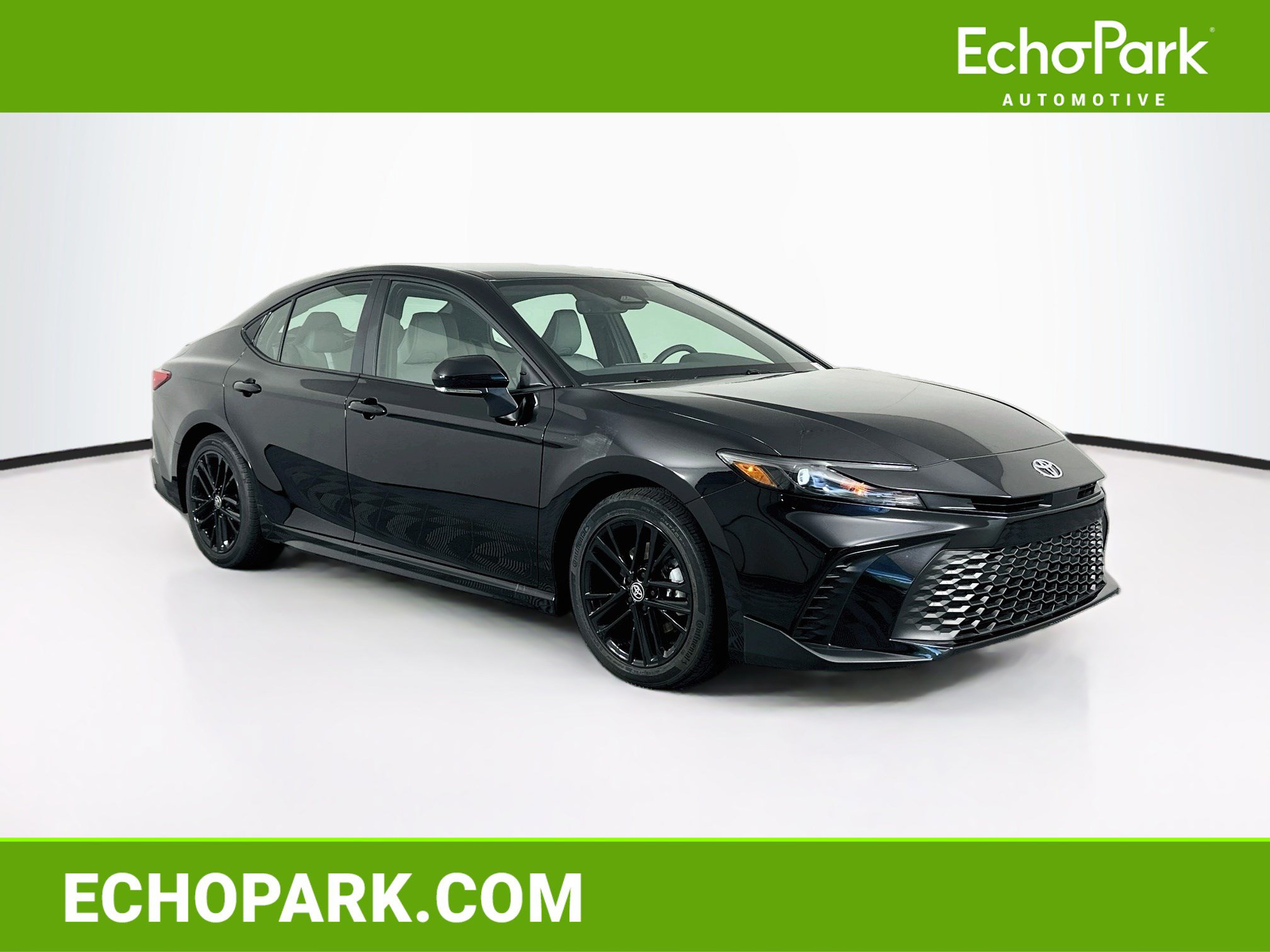 Used 2026 Toyota Camry SE w/ Convenience Package FWD image 1