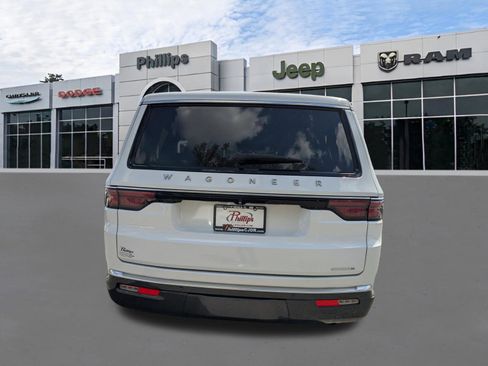 Used 2022 Jeep Wagoneer Series II w/ Convenience Group I image 4