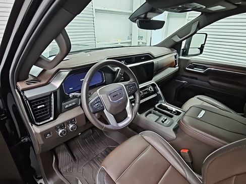 Used 2024 GMC Sierra 2500 Denali w/ Technology Package image 12