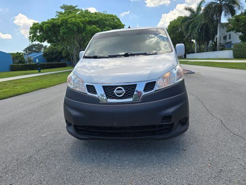 Used 2013 Nissan NV200 SV w/ Exterior Appearance Pkg FWD image 2