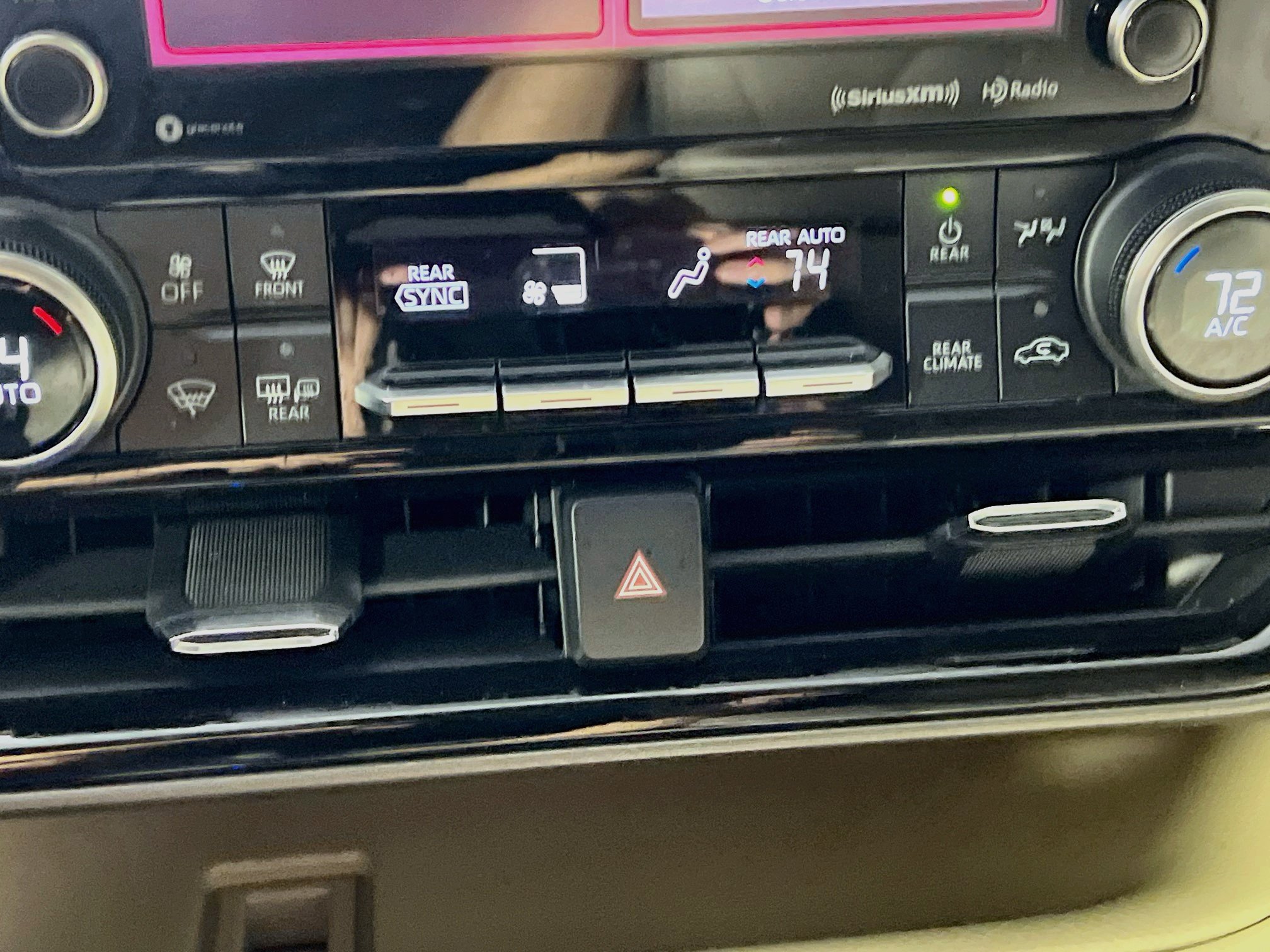 Used 2022 Toyota Highlander XLE FWD image 26