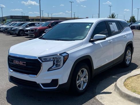 Used 2023 GMC Terrain SLE FWD image 3