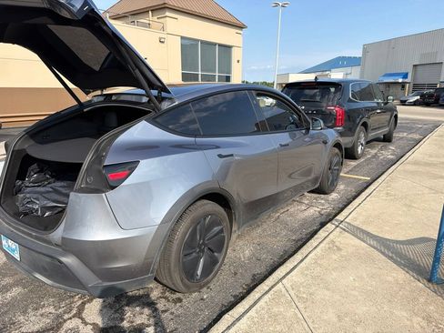 Used 2026 Tesla Model Y Long Range AWD/4WD image 4