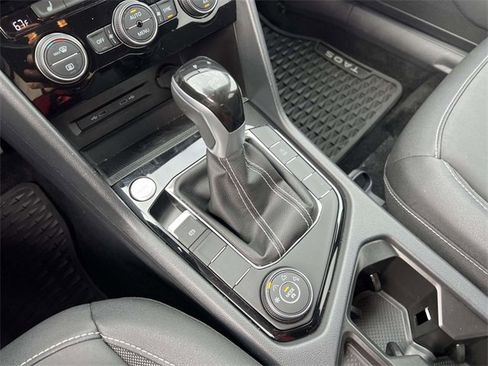 Used 2024 Volkswagen Taos SE image 22