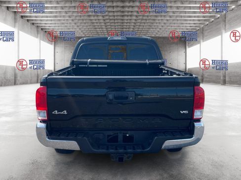 Used 2017 Toyota Tacoma SR5 w/ Tow Package AWD/4WD image 6