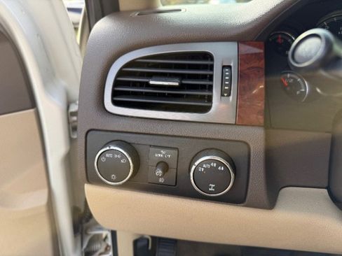 Used 2010 Chevrolet Suburban LTZ image 25