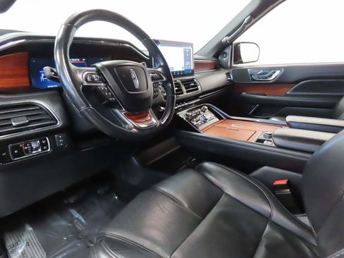 Used 2024 Lincoln Navigator Reserve image 9