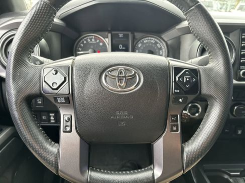 Used 2021 Toyota Tacoma TRD Sport image 9