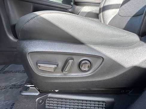Used 2025 Toyota Sienna Platinum image 45