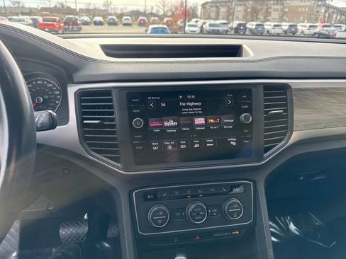 Used 2020 Volkswagen Atlas Cross Sport SE w/ Towing Package image 14