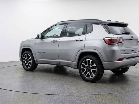 Used 2025 Jeep Compass Trailhawk AWD/4WD image 6