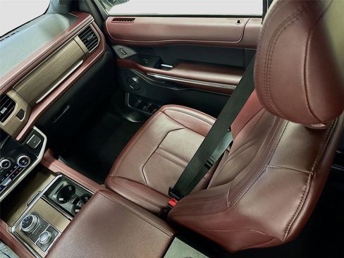 Used 2024 Ford Expedition Limited image 25