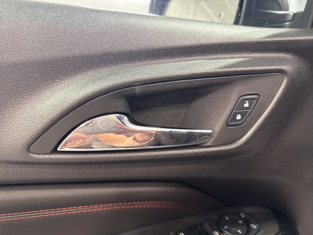 Used 2025 Chevrolet Trax RS w/ Sunroof Package FWD image 32