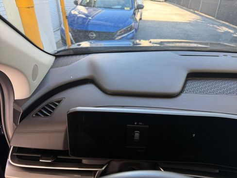 Used 2026 Kia Carnival FWD image 36